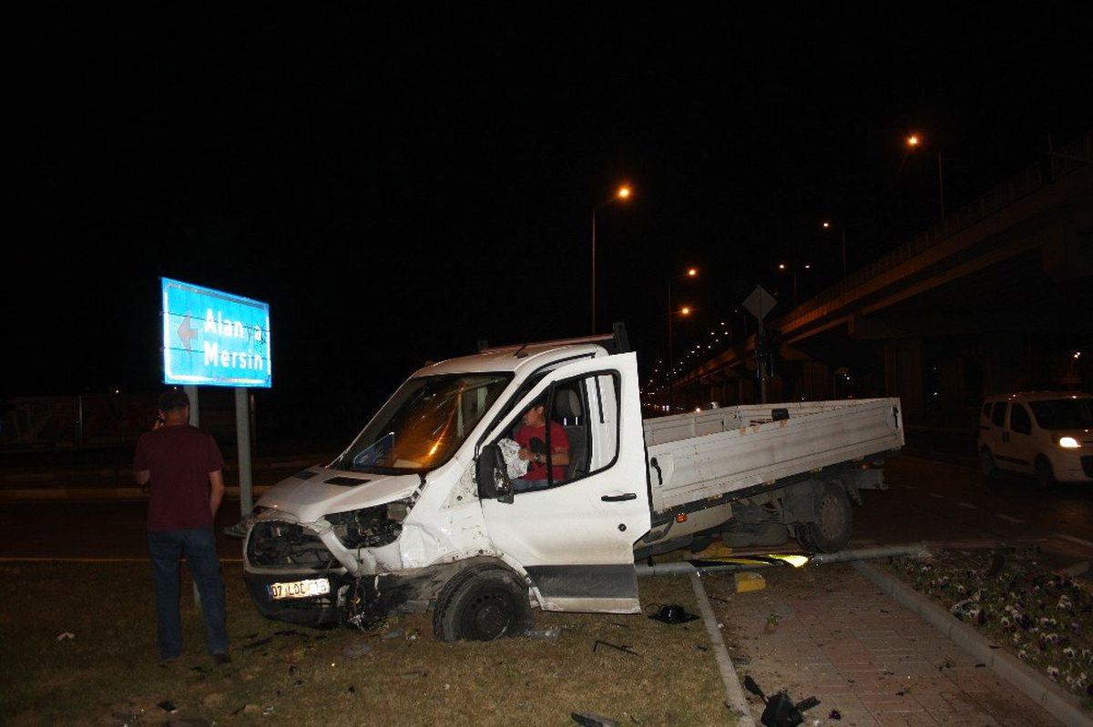 Manavgat\'ta Trafik Kazası: 4 Yaralı