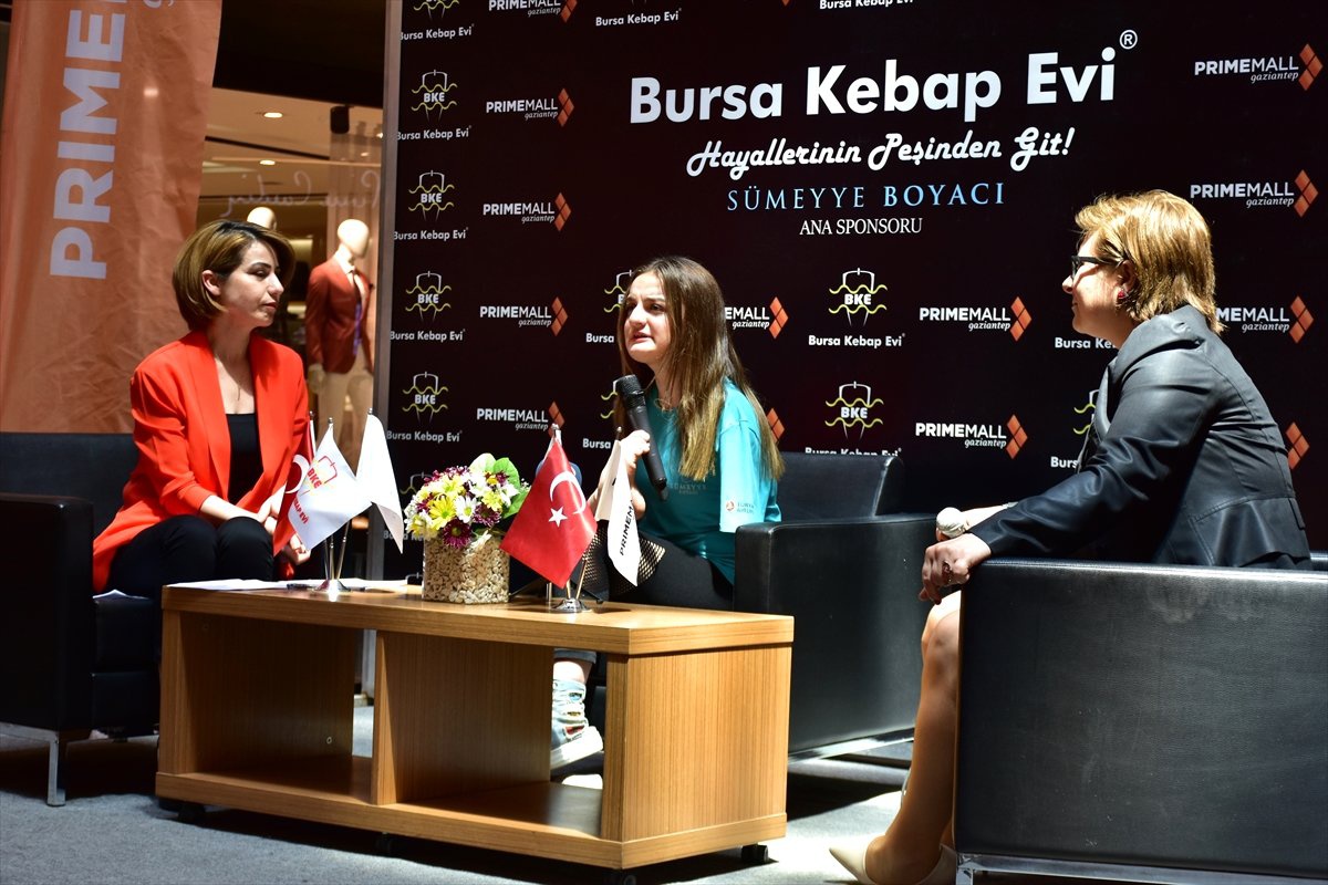 Paralimpik Yüzücü Sümeyye Boyacı, Gaziantep\'te Söyleşiye Katıldı