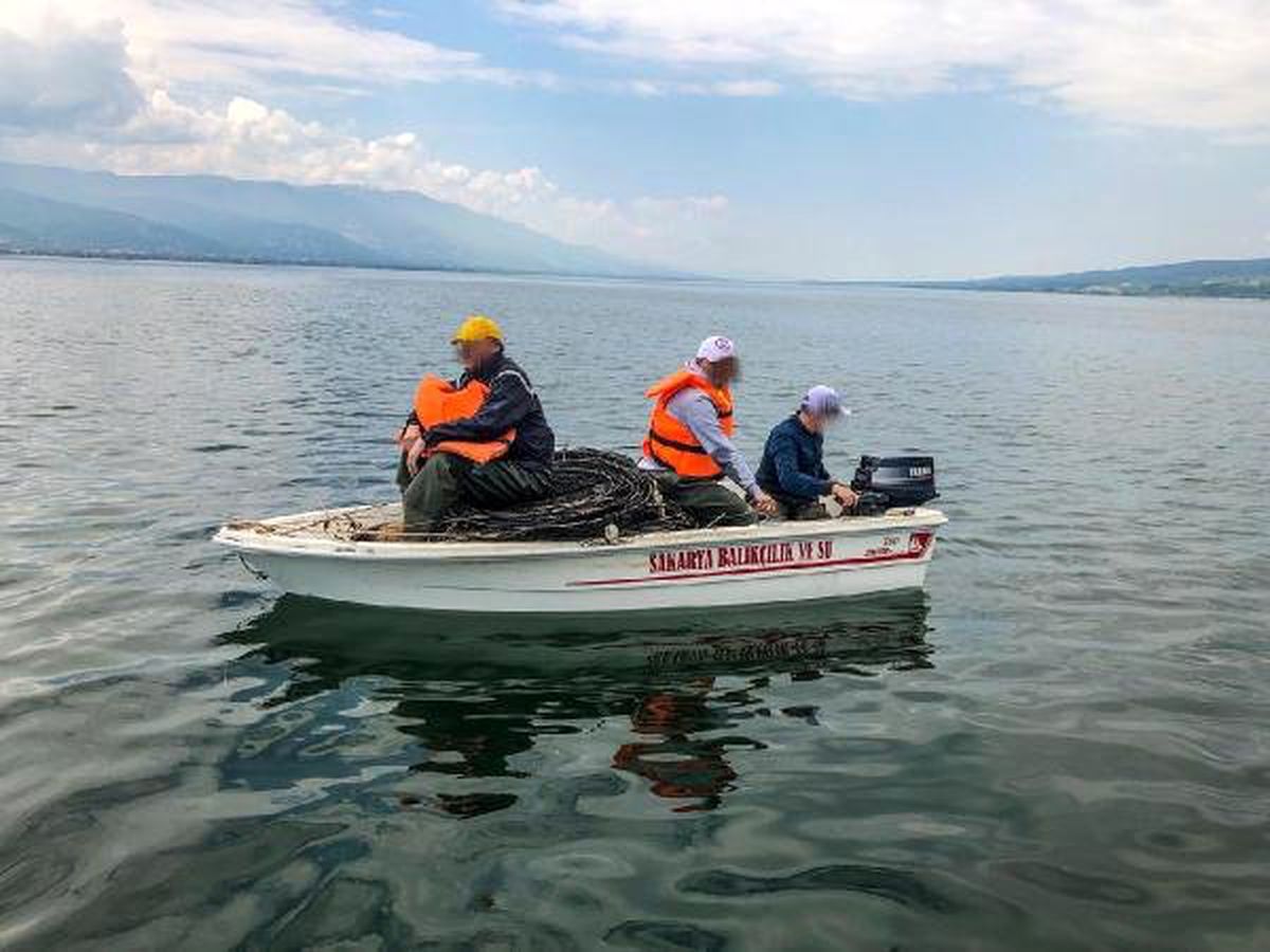 Sapanca Gölü\'nde 2 Bin Metre Ağ ve 150 Kasnak Ele Geçirildi