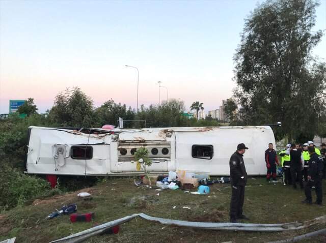 Şehirlerarası Yolcu Otobüsü Kaza Yaptı: 2 Ölü, 21 Yaralı