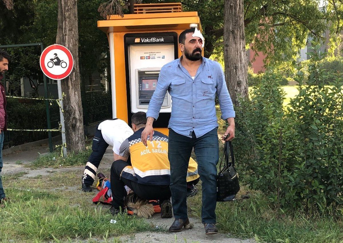 Seyir Halindeki Araca Çarptı: 1\'i Ağır 4 Yaralı