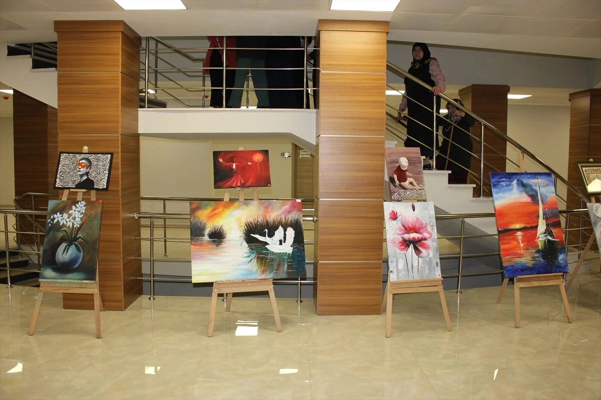 Suluova Halk Eğitim Merkezi Resim ve El Sanatları Sergisi Açıldı