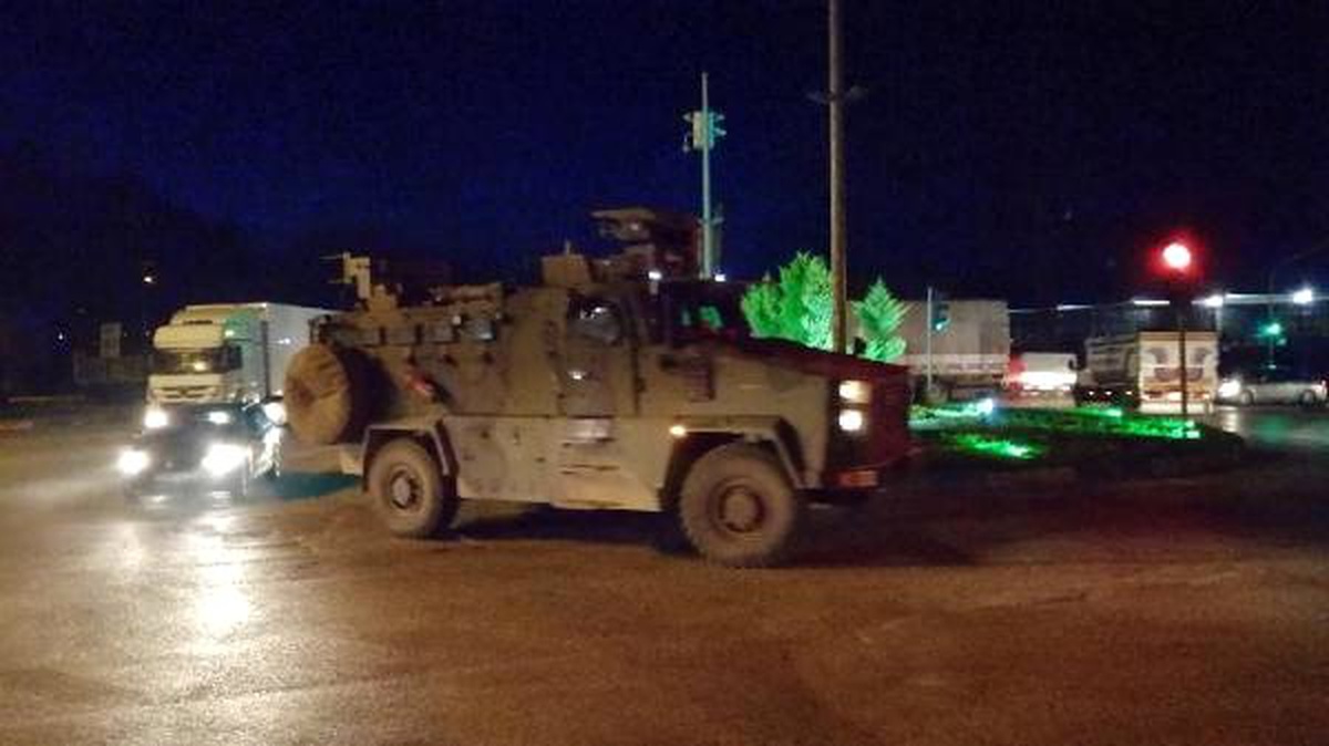 Suriye Sınırına Asker ve Zırhlı Araç Sevkiyatı
