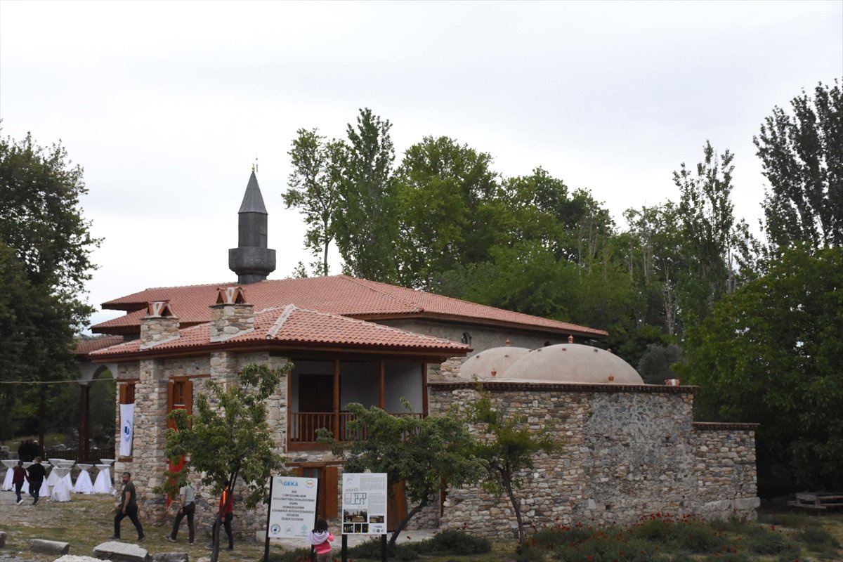 Tarihi Hamamda Geleneksel Tekstil Sanatları Sergilendi