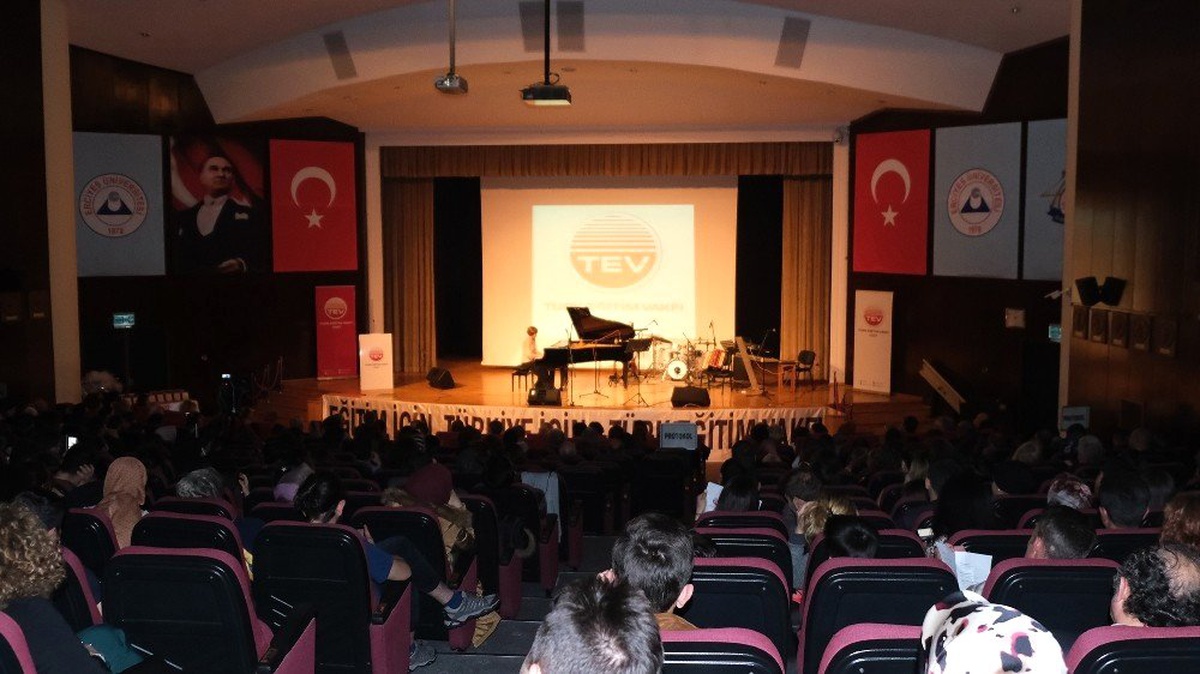 Tev 52\'nci Yıl Etkinliklerinde Bursiyerler ve Bağışçılarını Buluşturdu