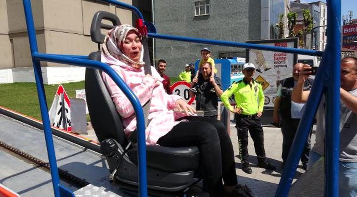 Trafik Haftası\'nda Simülasyon Araçta Kazayı Yaşadılar
