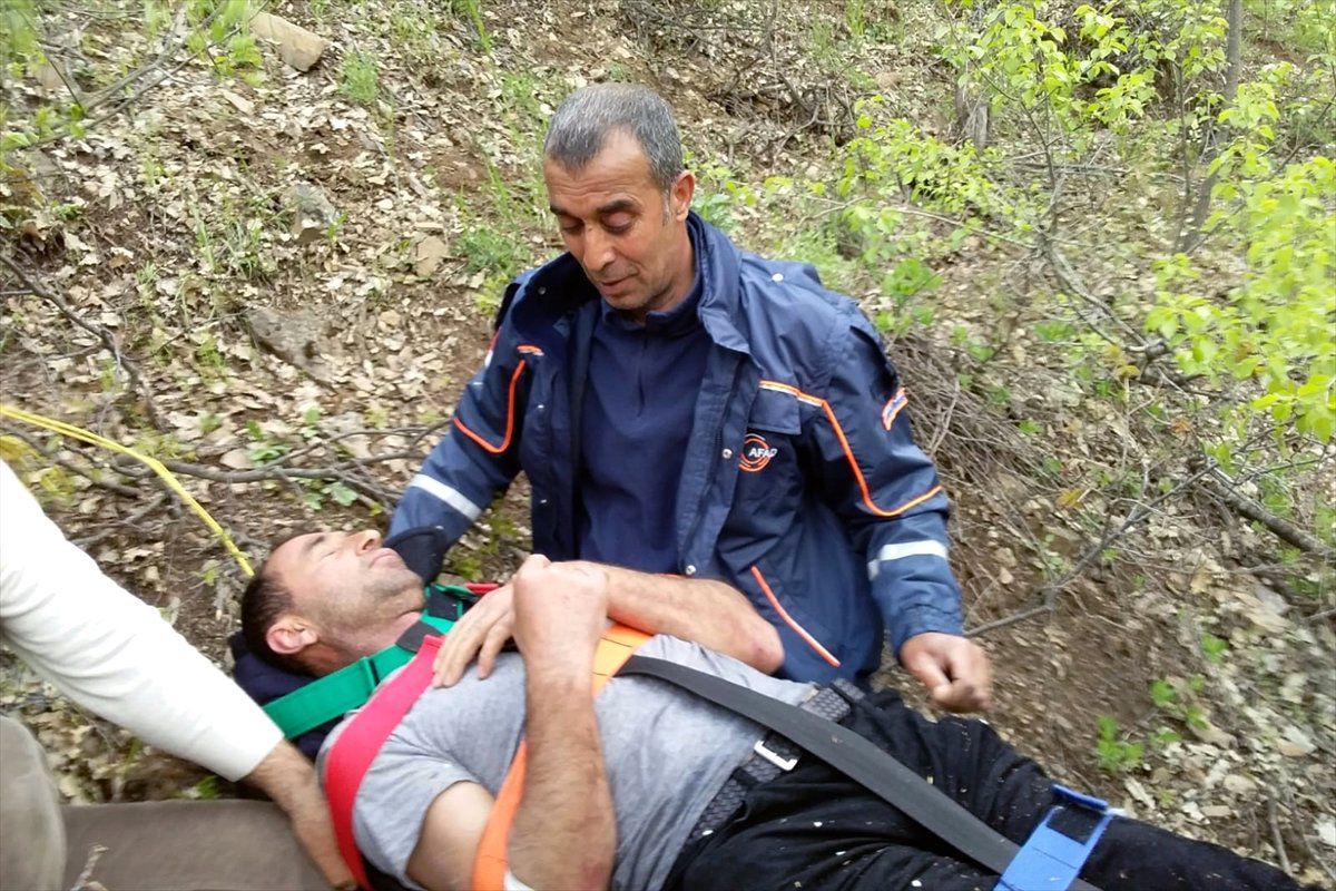 Tunceli\'de Kayalıklardan Düşen Kişi Afad Ekiplerince Kurtarıldı