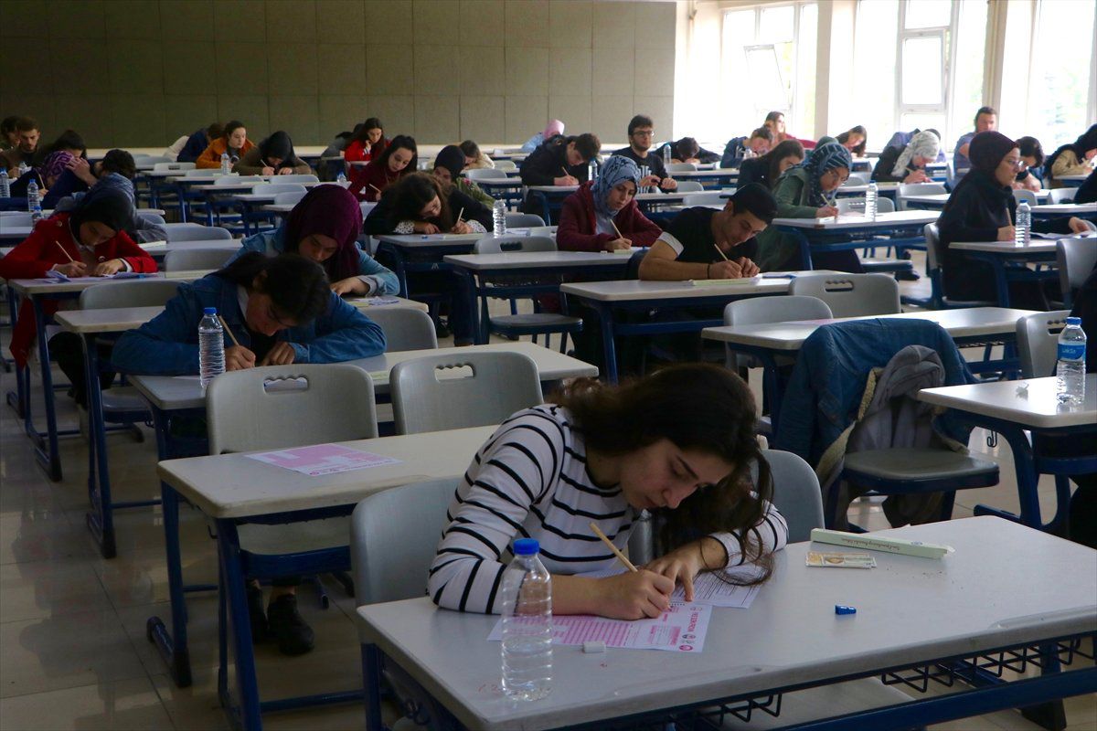 Üniversite Adayları İçin Son Prova