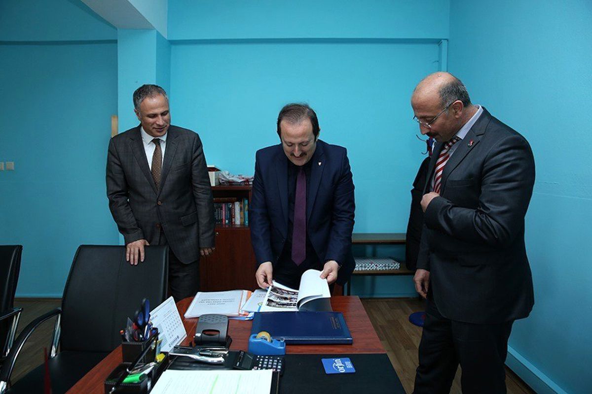 Vali Pehlivan, Mahmut Kemal Yanbeğ İlkokulu\'nda İncelemelerde Bulundu