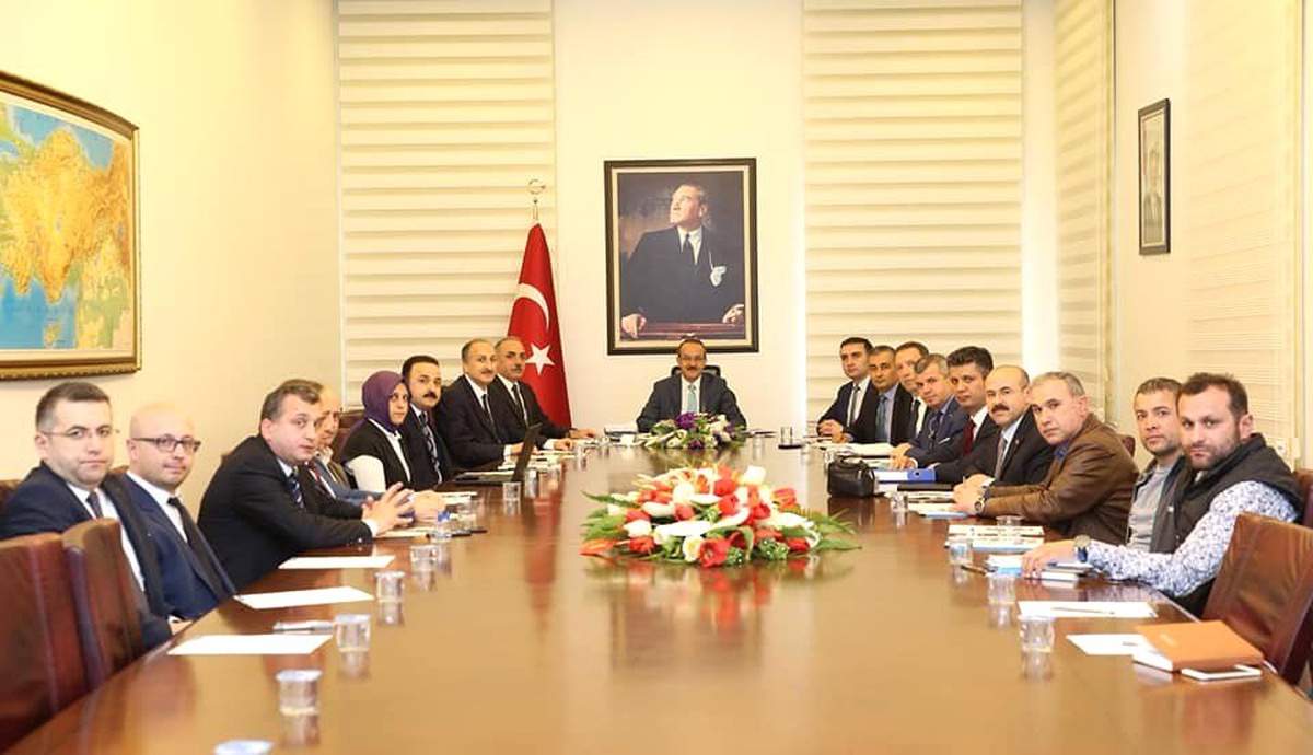 Vali Yavuz: "Bazı Kurum Müdürlerimizin İş Adamlarımızla Temaslarının Olmadığını Müşahede Ettik"