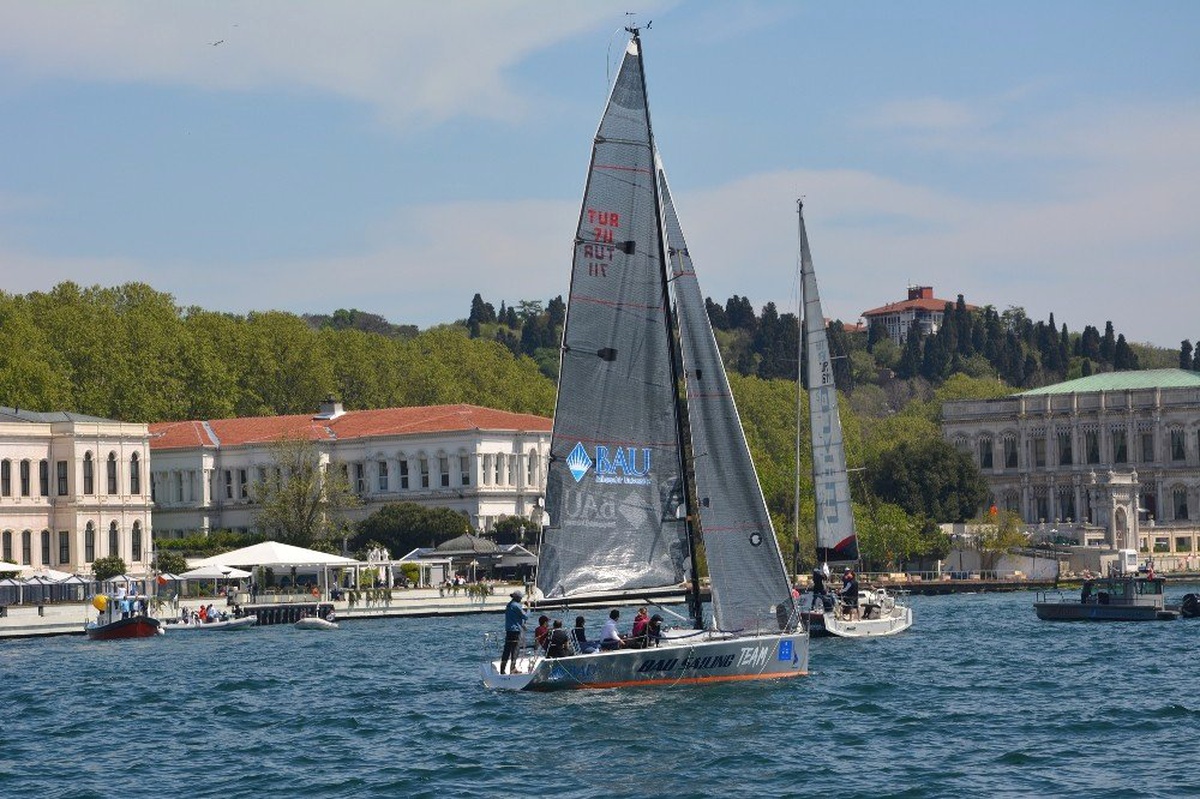 Yelkenler İstanbul Boğazı\'nı Süsledi