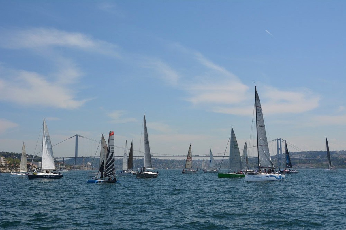 Yelkenler İstanbul Boğazı\'nı Süsledi