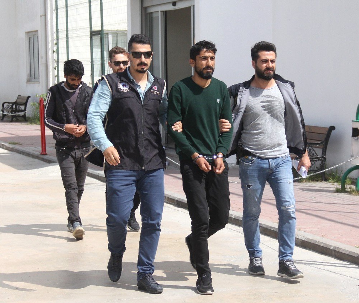Ypg\'ye Eleman Kazandırmaya Çalışan Kardeşler Adliyeye Sevk Edildi