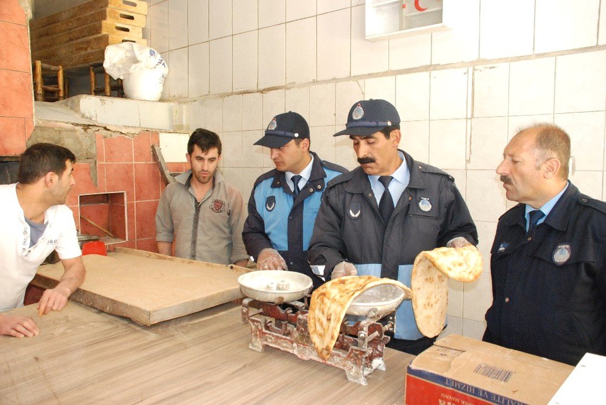 Zabıta Ekipleri Ramazan Öncesi Fırınları Denetledi