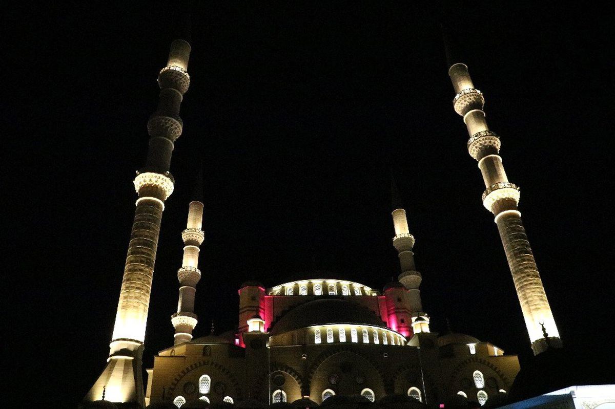 Abdülhamit Han Camii\'nde İlk Teravih