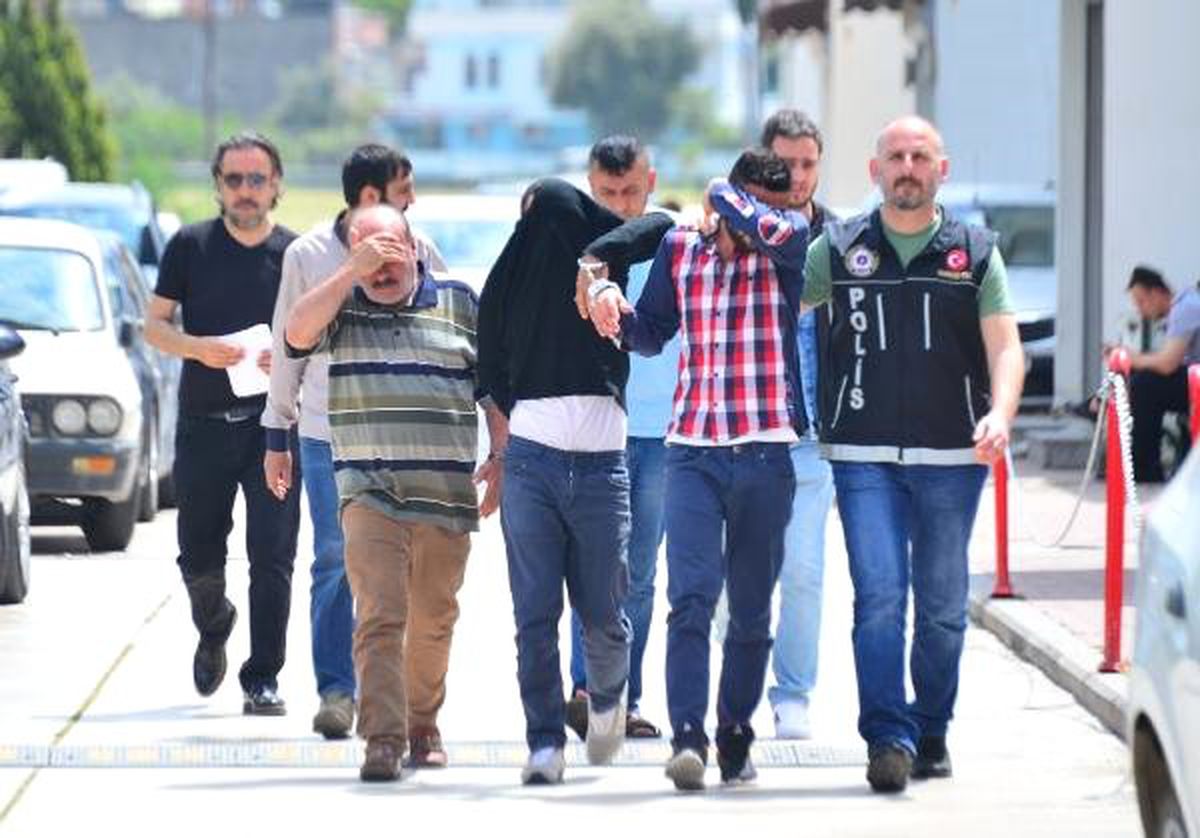 Adana\'da Uyuşturucu Sattığı İddia Edilen 4 Şüpheli Tutuklandı