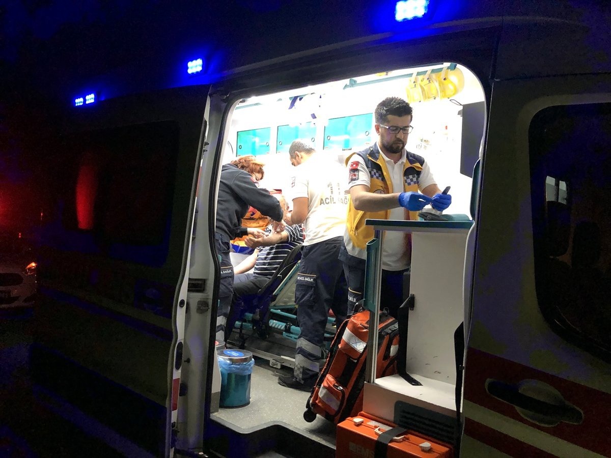 Adıyaman\'da İki Otomobil Çarpıştı: 3 Yaralı