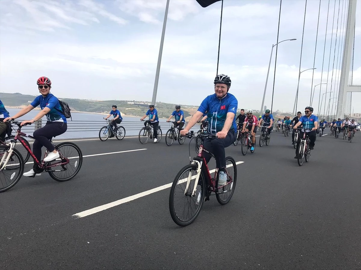 Avrupa Günü"Nü Bisikletle Osmangazi Köprüsü\'nden Geçerek Kutladılar