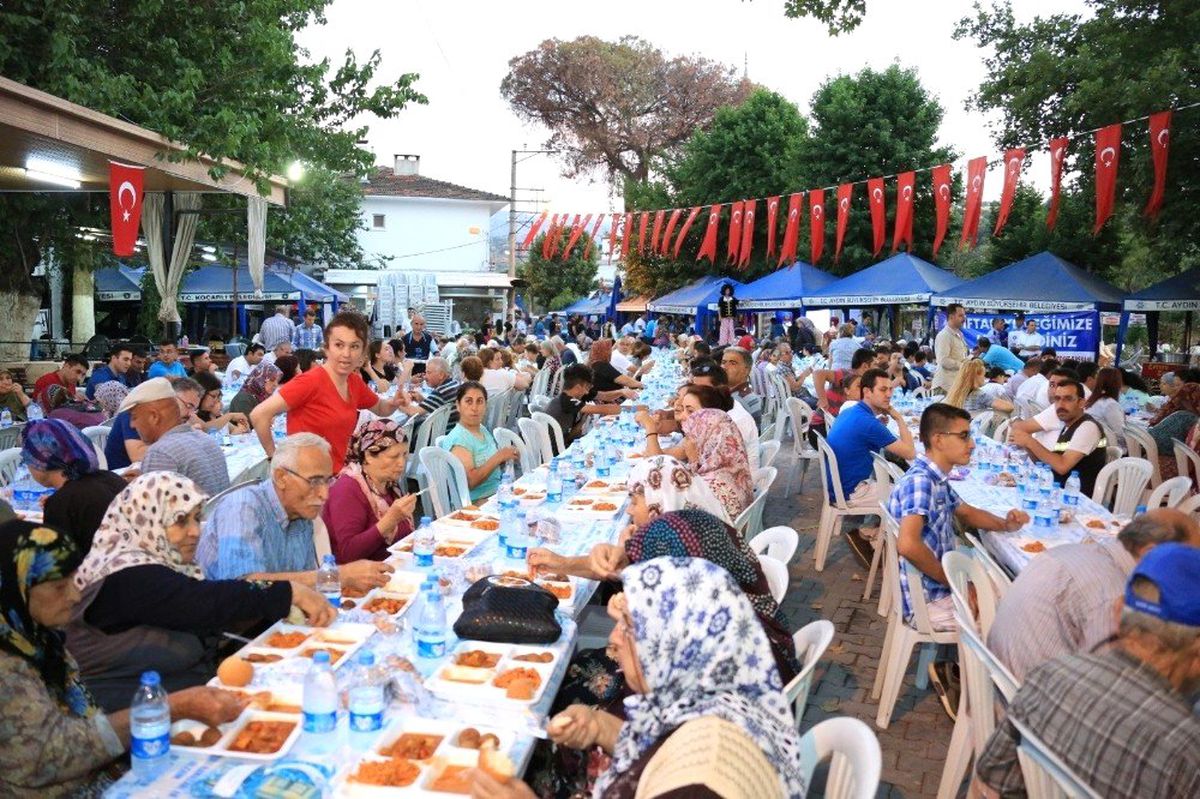 Aydın Büyükşehir Vatandaşları İftar Sofralarında Buluşturuyor