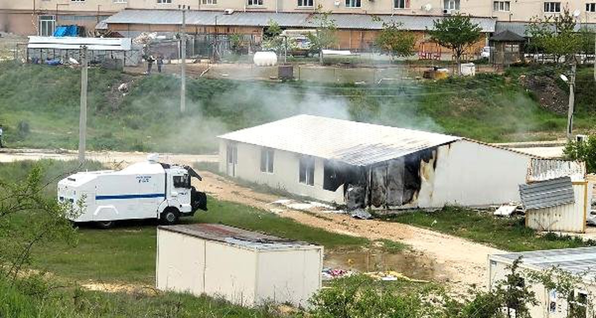 Barakada Çıkan Yangına Toma Müdahale Etti