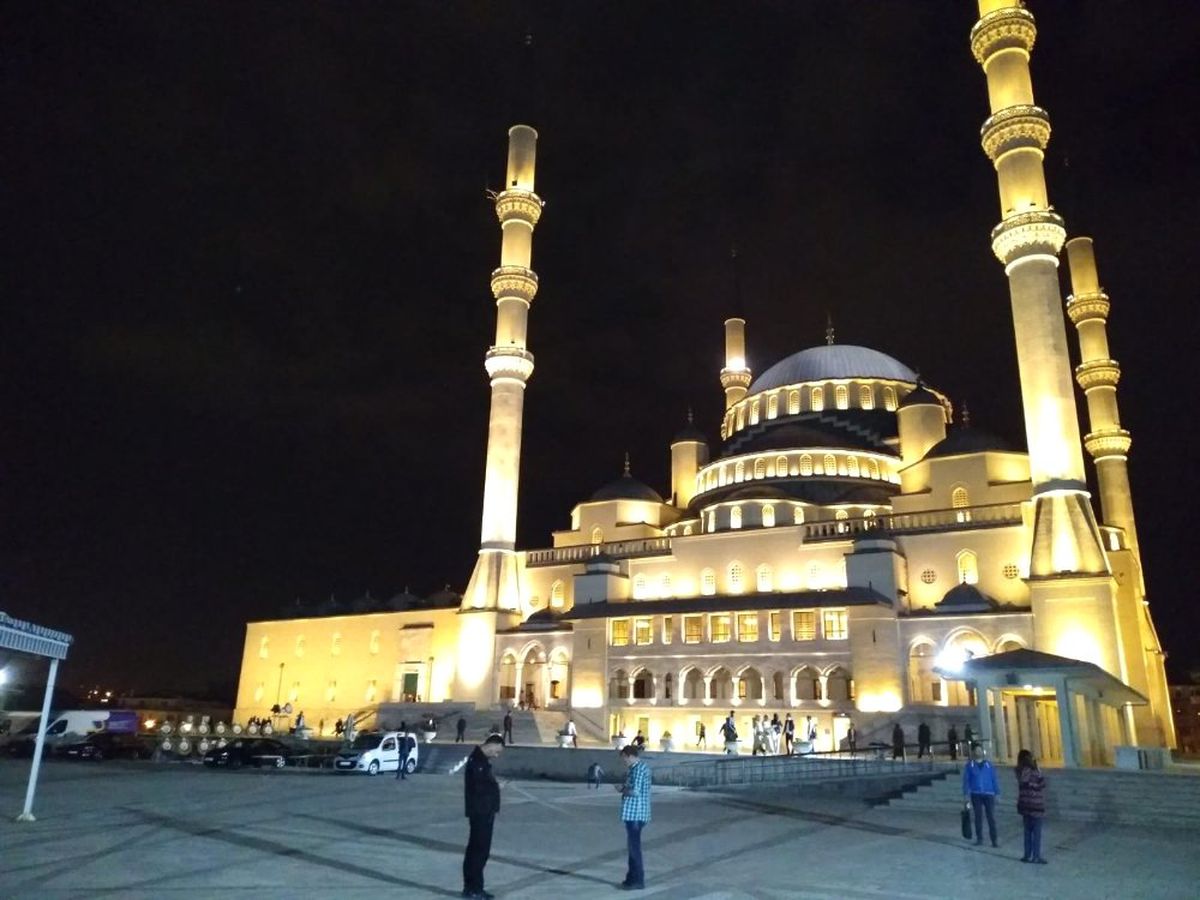Başkent\'te İlk Teravih Namazında Camiler Doldu Taştı