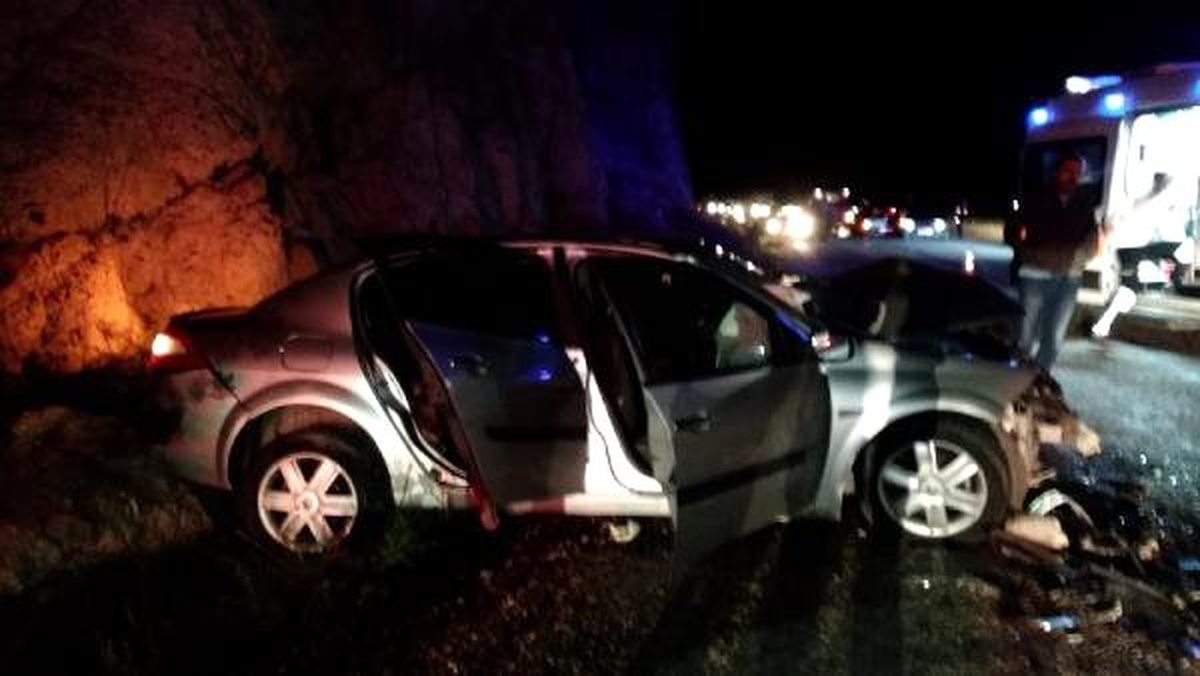 Bigadiç\'te Otomobiller Çarpıştı: 1 Ölü, 5 Yaralı