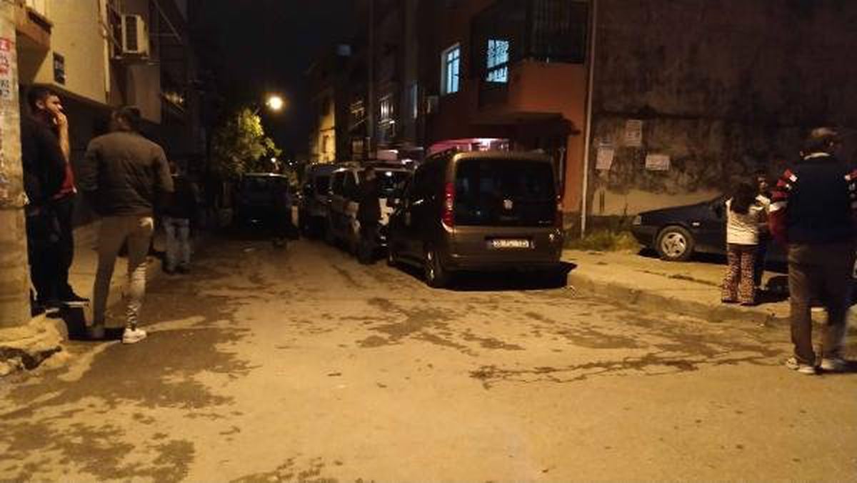 Birbirine Bağladığı Çoraplarla Kendini Astı