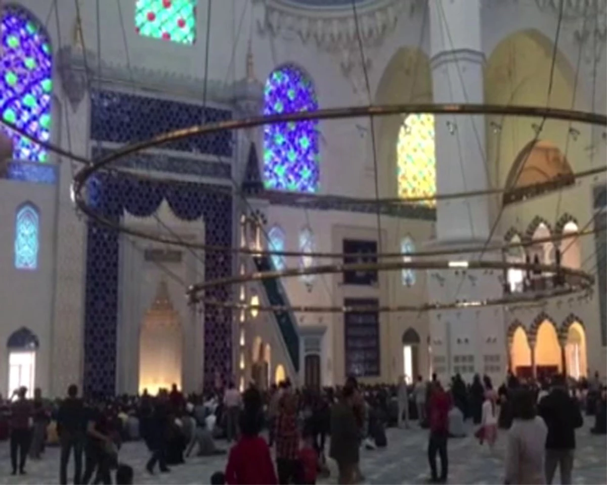 Büyük Çamlıca Camii\'ne Ramazan Arifesinde Yoğun İlgi