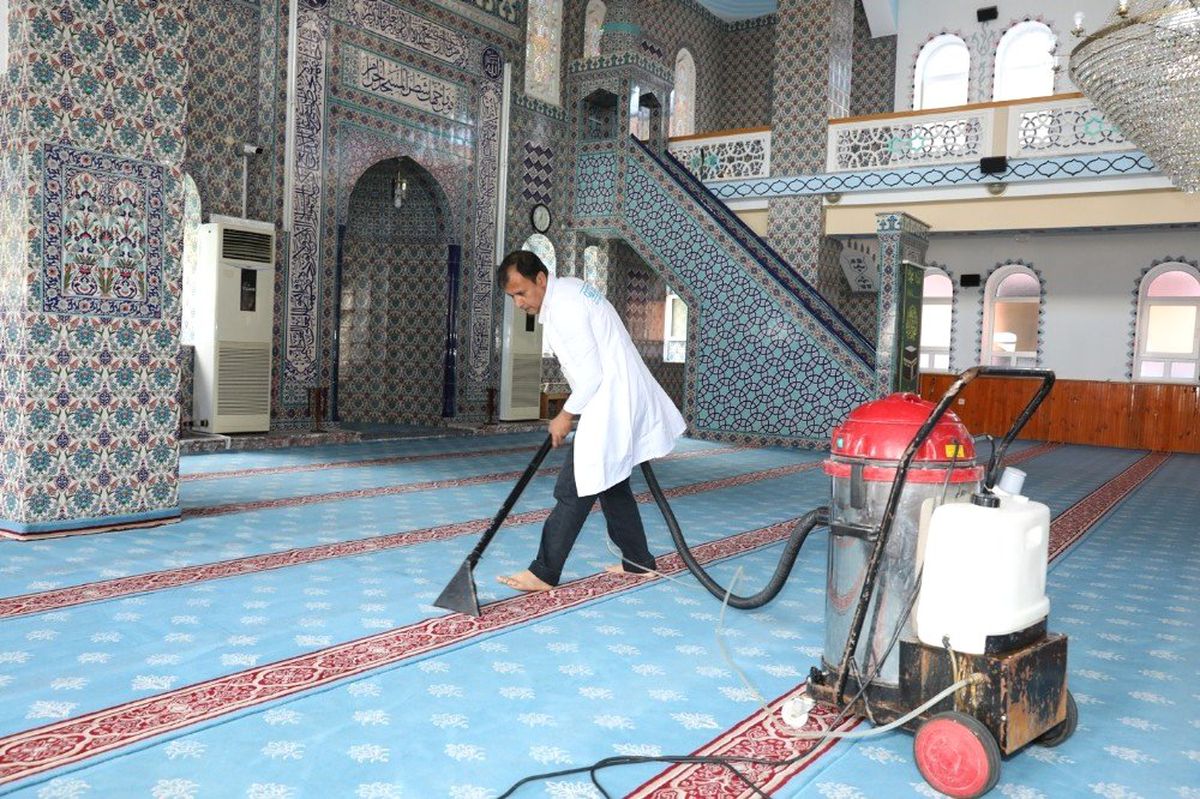 Camilerde Ramazan Temizliği Devam Ediyor