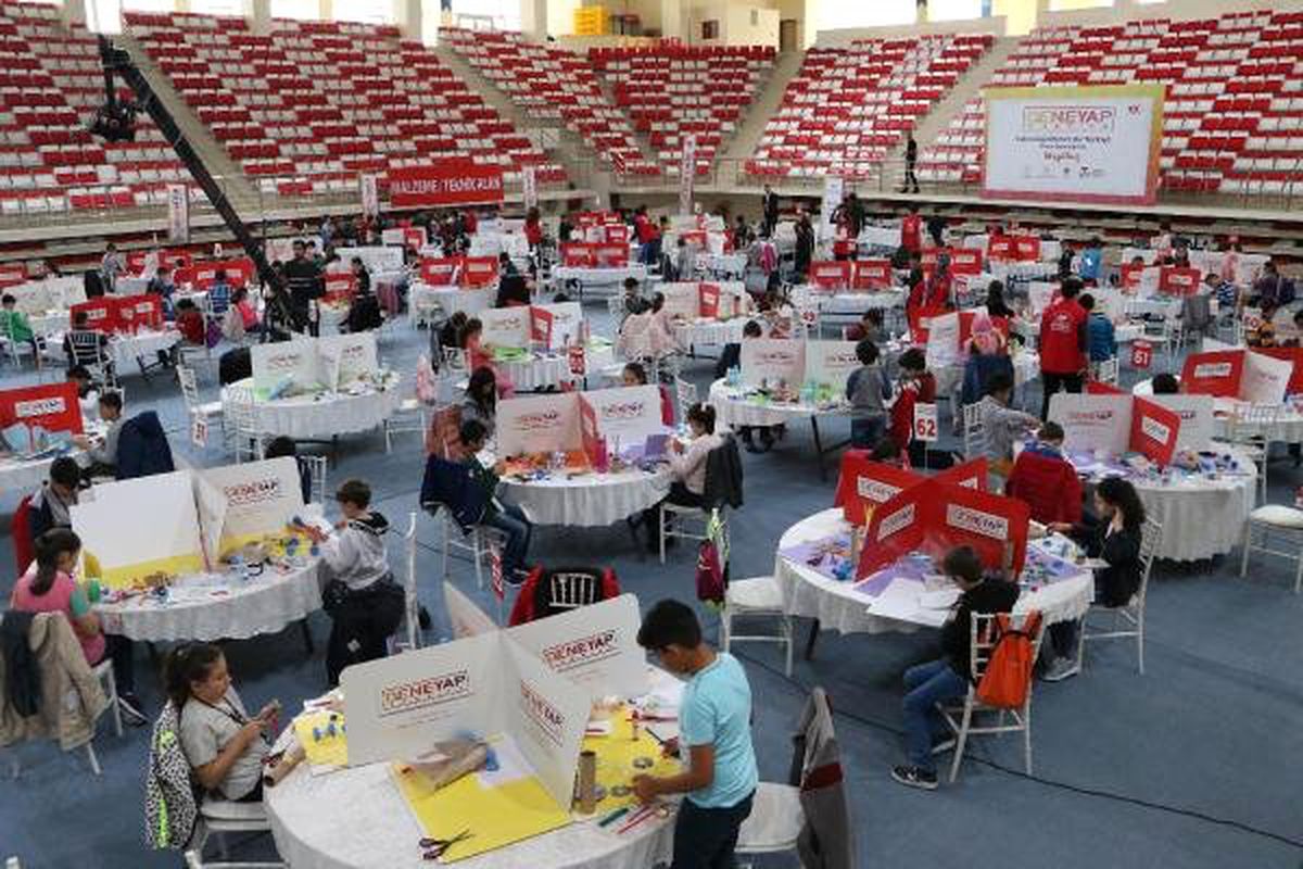 Çocuklar, Hayallerindeki Arabaları Yaptı