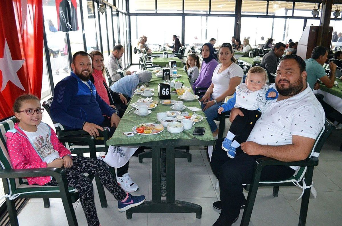 Didim\'de 75 Gençlik Ailesi Kahvaltıda Buluştu
