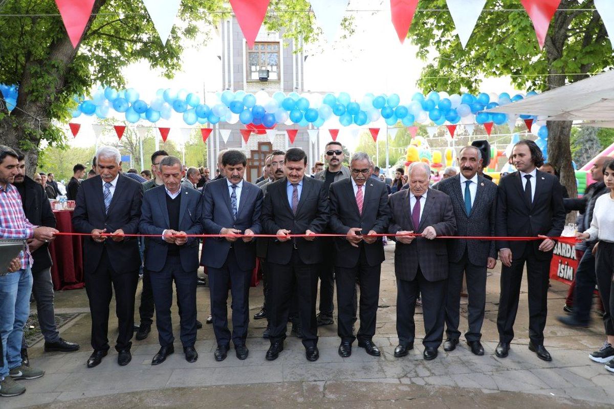 Erzincan Belediyesi\'nin "Yerel Ticaret Fuarı" Açıldı