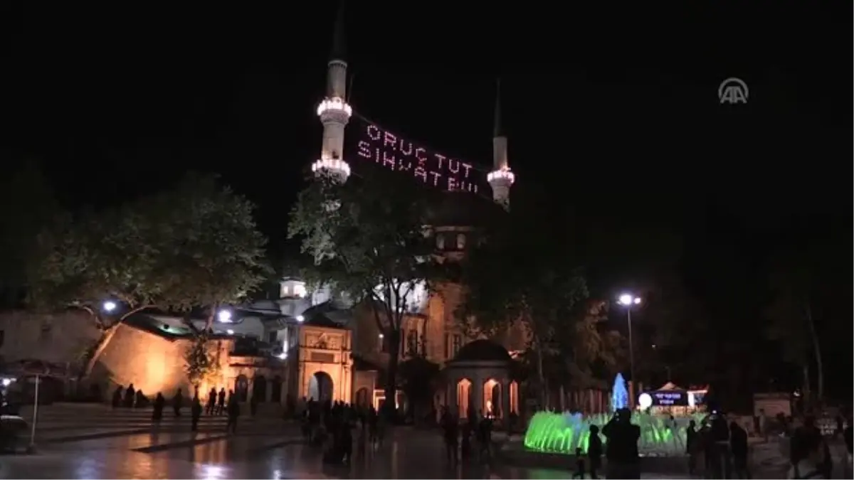 Eyüp Sultan Camisinde İlk Teravih Namazı Kılındı