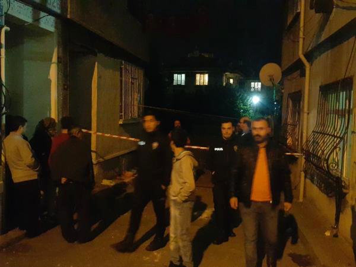 Fatih\'te 3 Katlı Binanın Zemininde Çökme: 5 Kişi Yaralandı