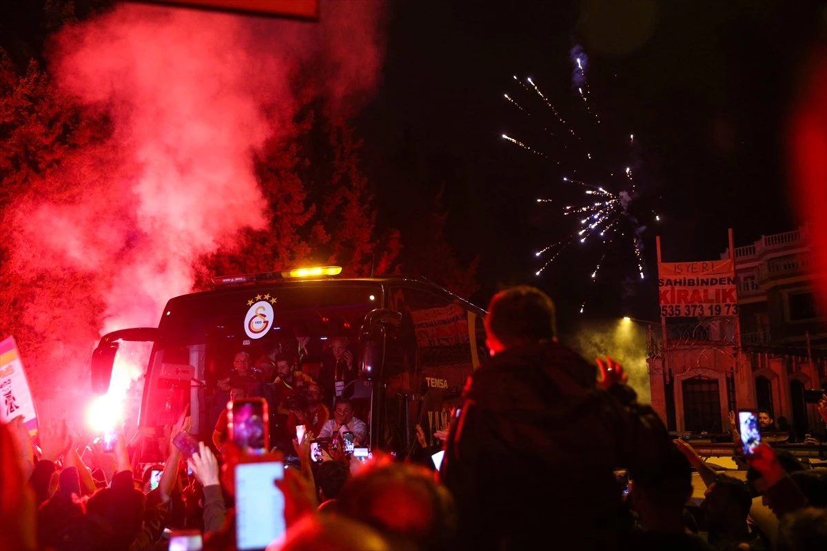 Galatasaray\'a Florya\'da Coşkulu Karşılama