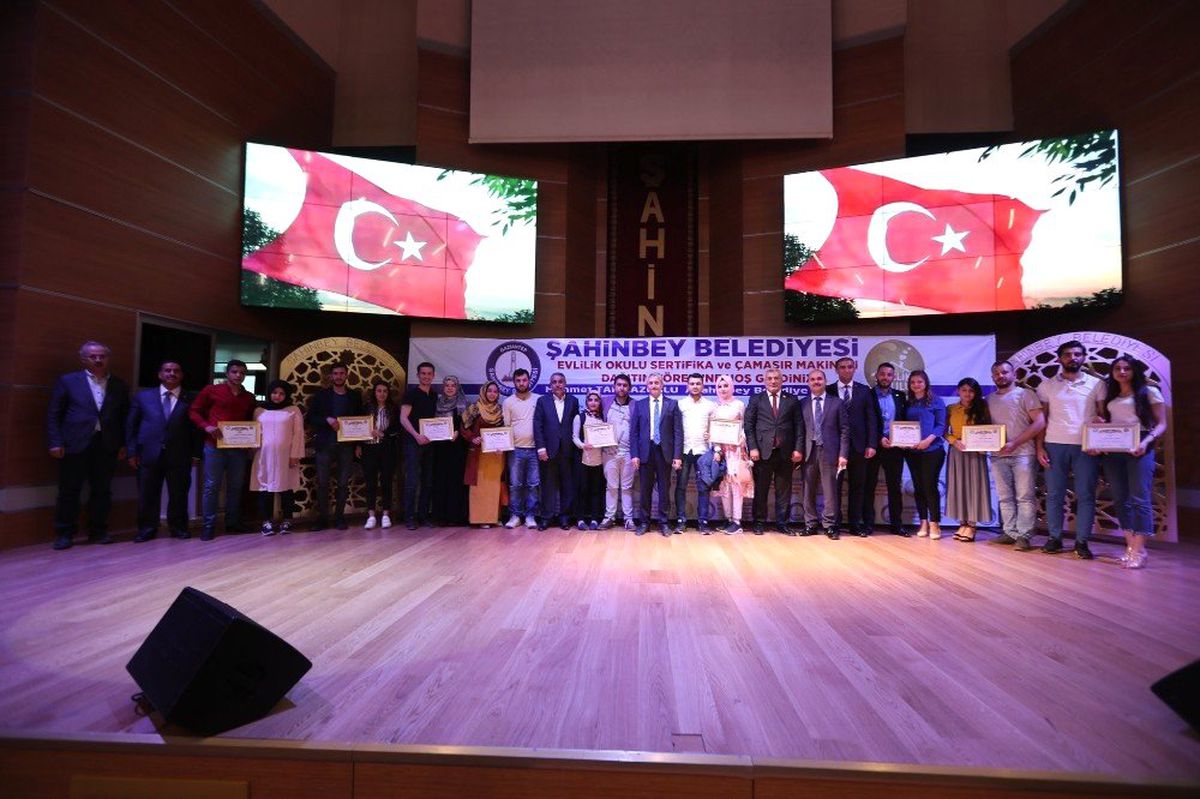 Gaziantep\'te 186 Çift Daha Evlilik Okulundan Mezun Oldu