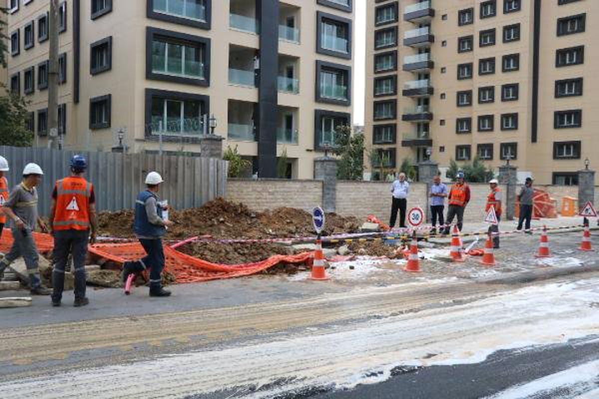 Geniş Haber) - Pendik\'te Doğalgaz Borusu Delindi, Alevler Metrelerce Yükseldi: 1 Yaralı