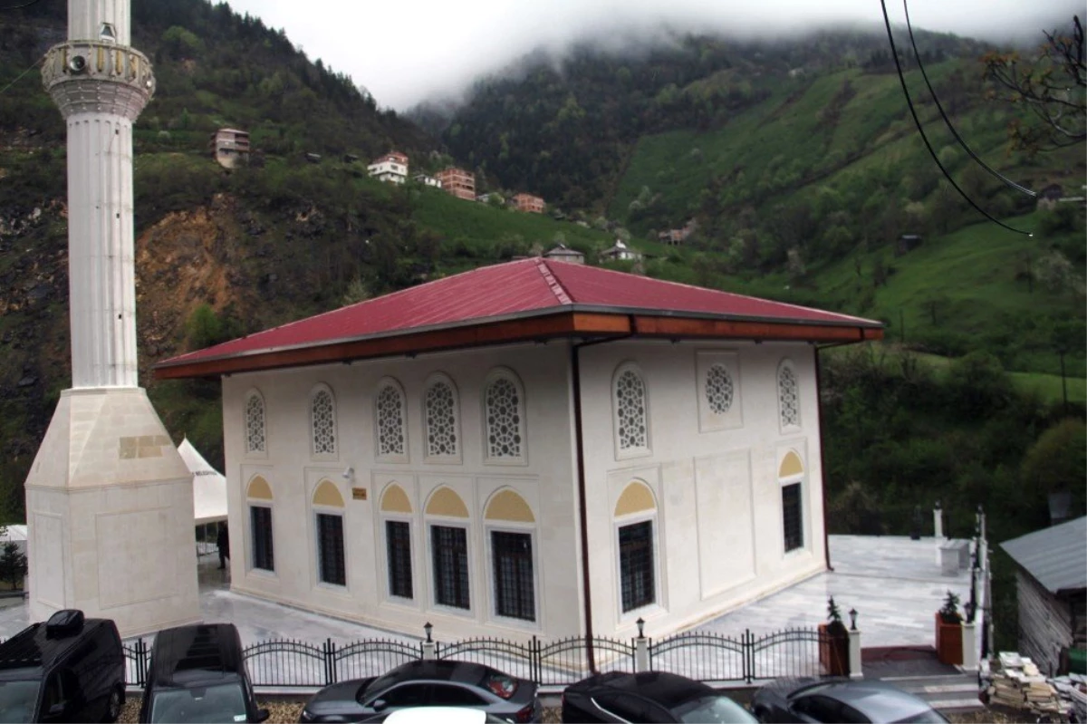 Giresun\'da Tek Örneği Bulunan Cami İbadete Açıldı