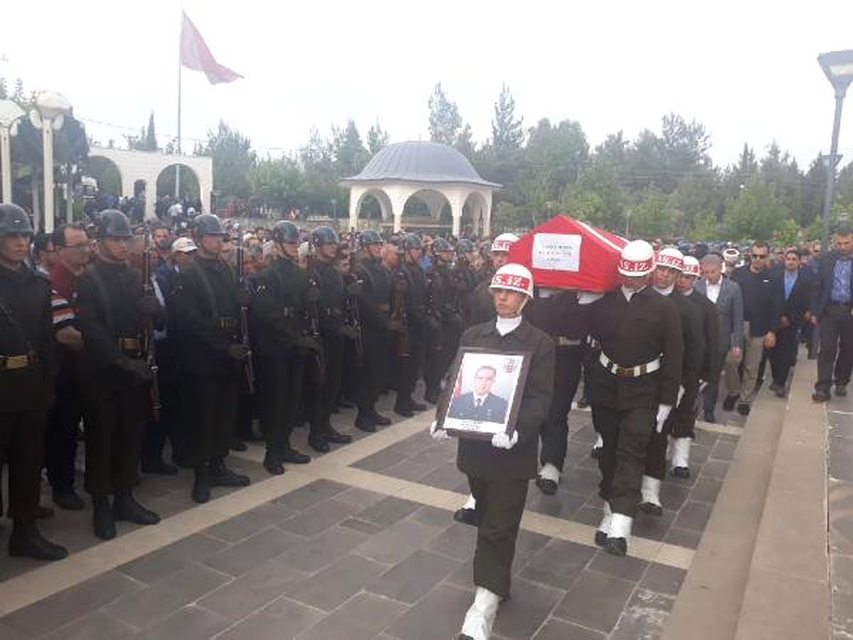 Görevi Başında Geçirip Yaşamını Yitiren Uzman Çavuş Toprağa Verildi