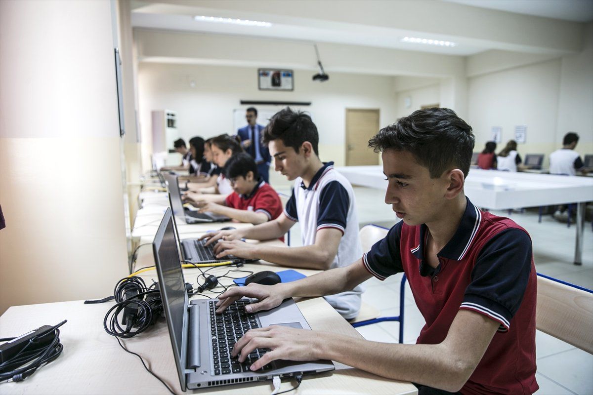 Hatay\'da Lise Öğrencilerinden Gazeteciliğe İlk Adım