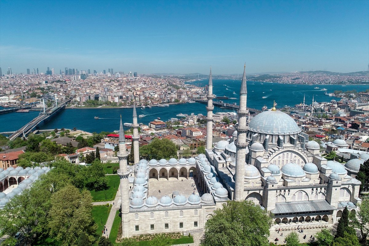 Huzur ve Bereket Ayı Ramazan - Türkiye\'nin "Simge" Camileri Ramazana Hazır
