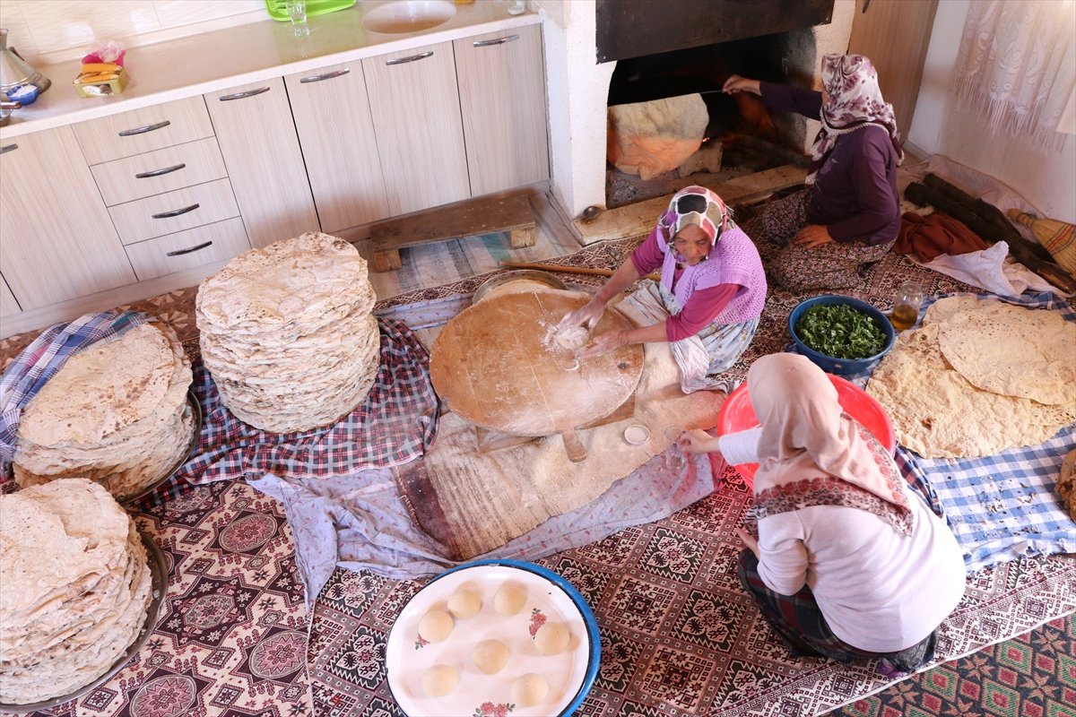 Huzur ve Bereket Ayı Ramazan - Yarım Asırdır İmece Usulü Yufka Yapıyorlar