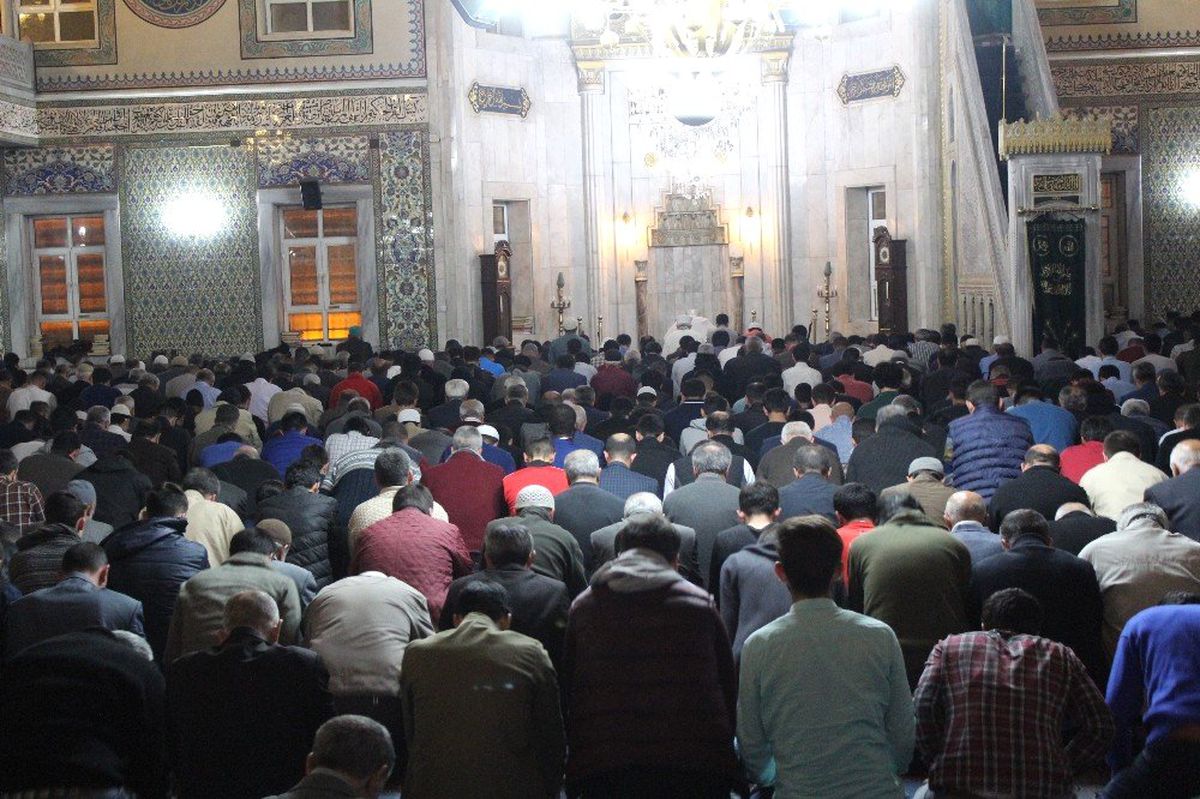 İlk Teravih Namazında Camiler Doldu