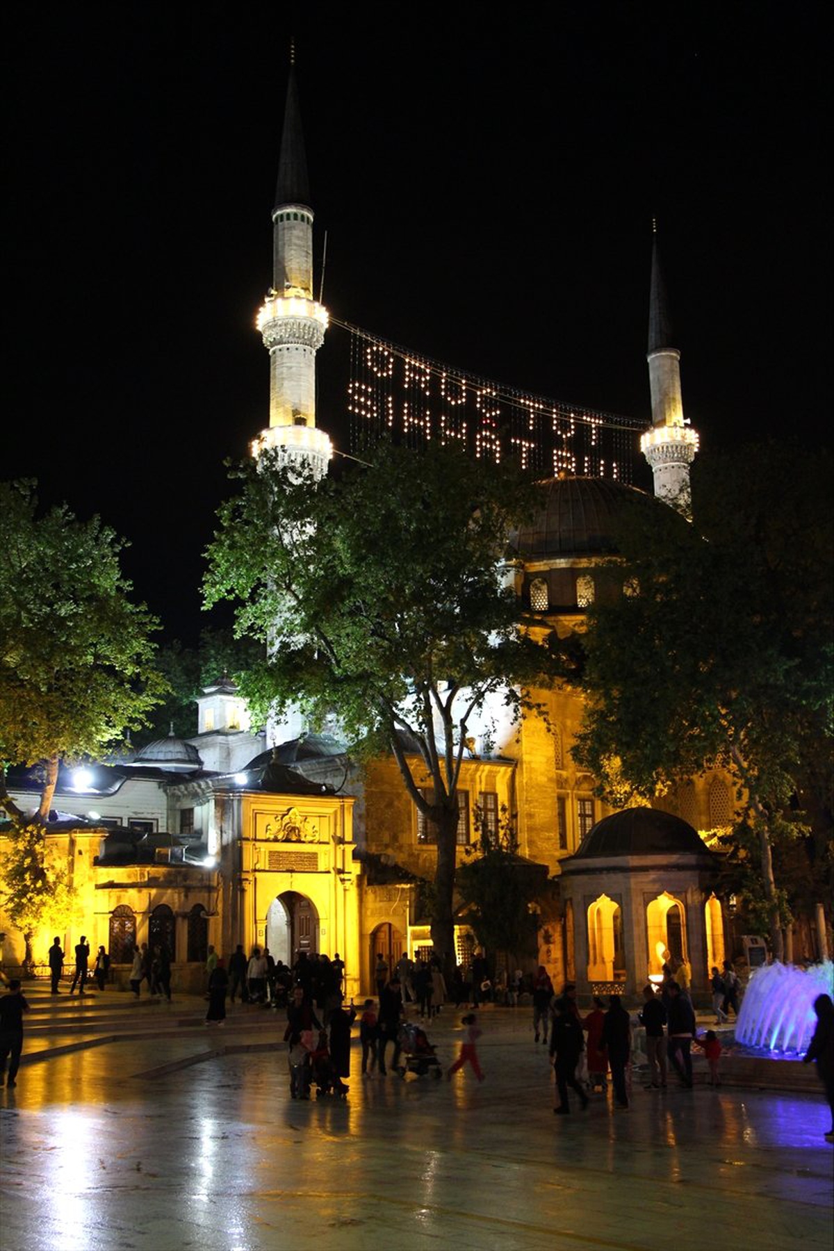 İstanbul\'da İlk Teravih Namazı Kılındı