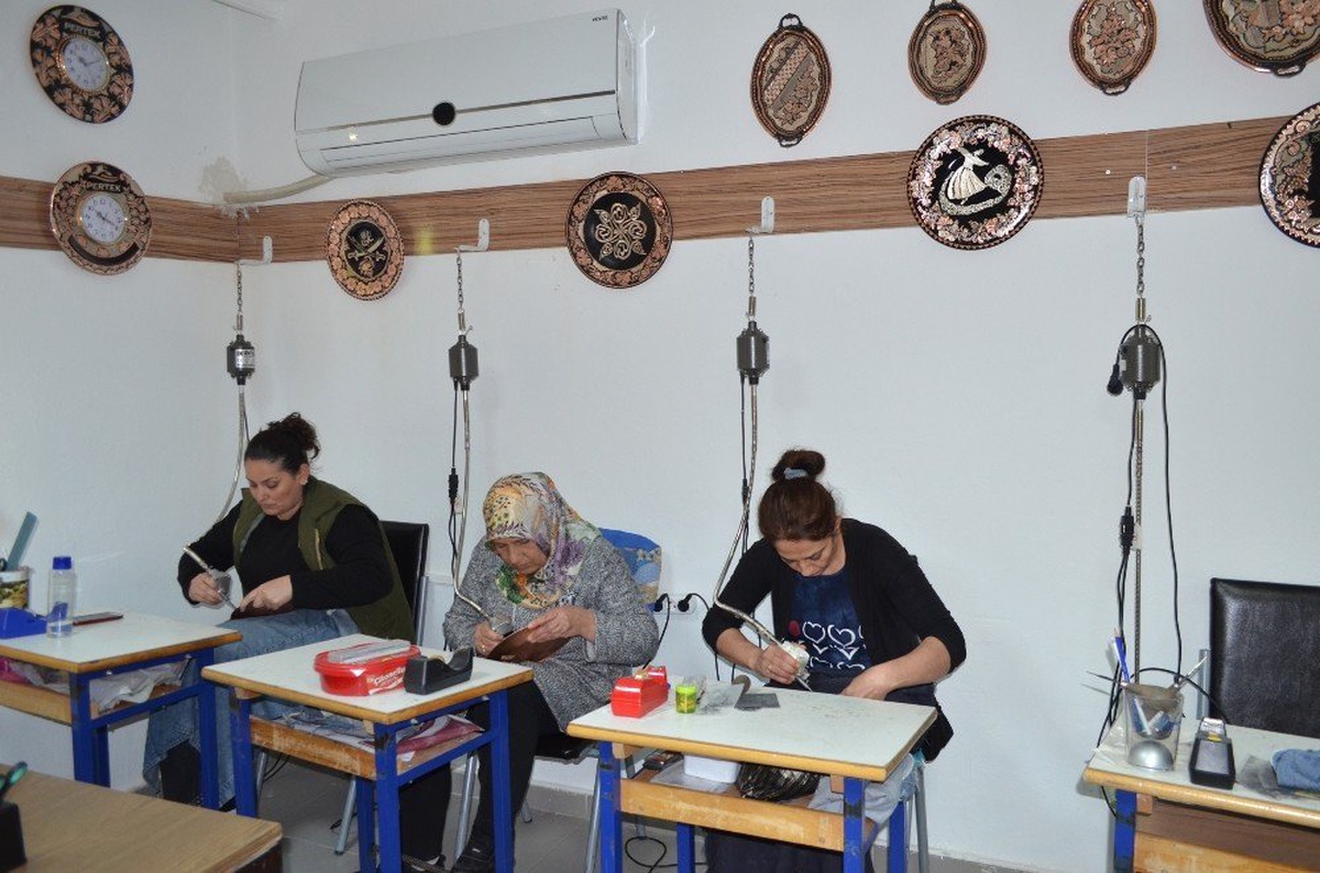 Kadınlar Bakır Sanatını Ayakta Tutuyor