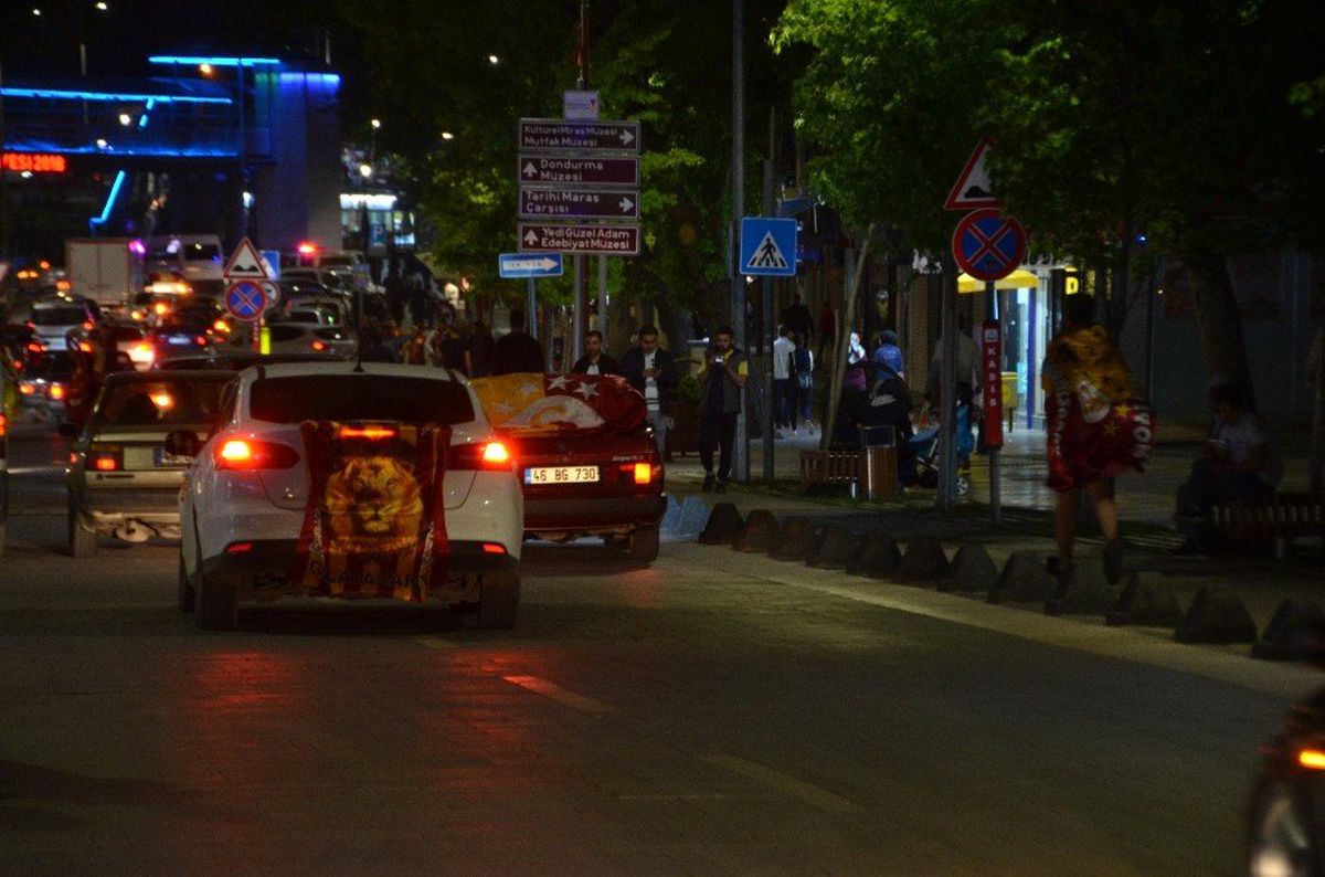 Kahramanmaraş\'ta Galatasaraylı Taraftarların Galibiyet Sevinci