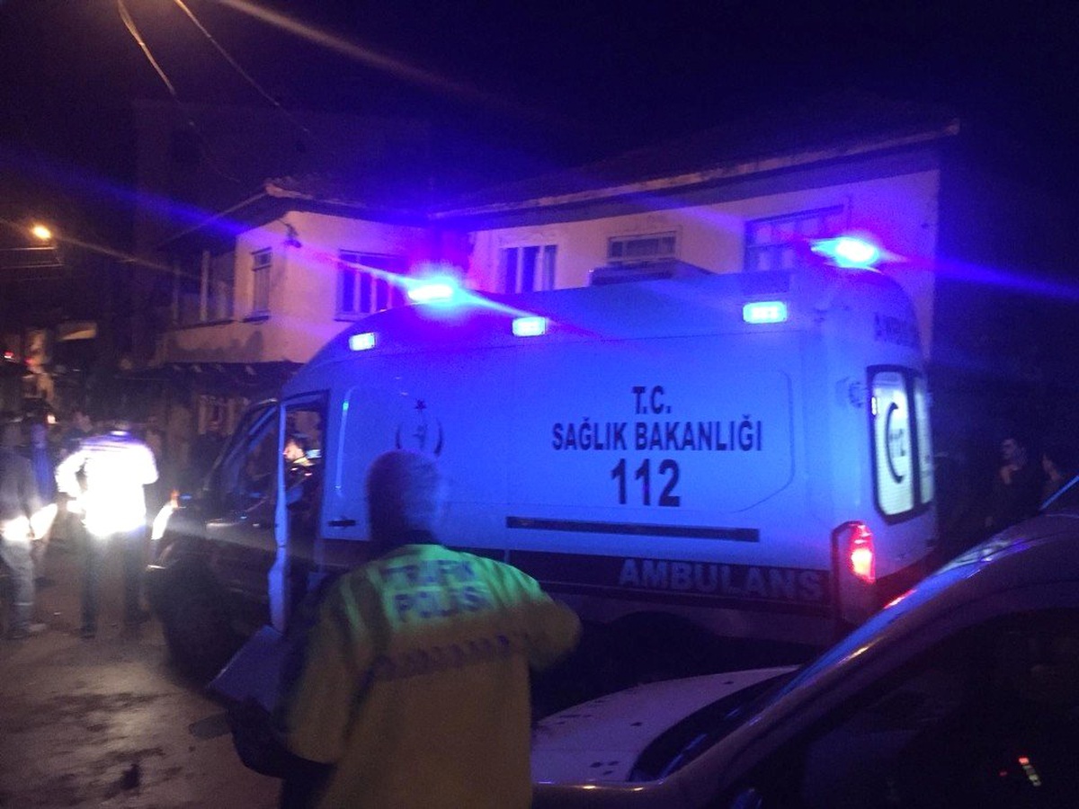 Kontrolden Çıkan Otomobil Park Halindeki Araçlara Çarptı: 1 Yaralı