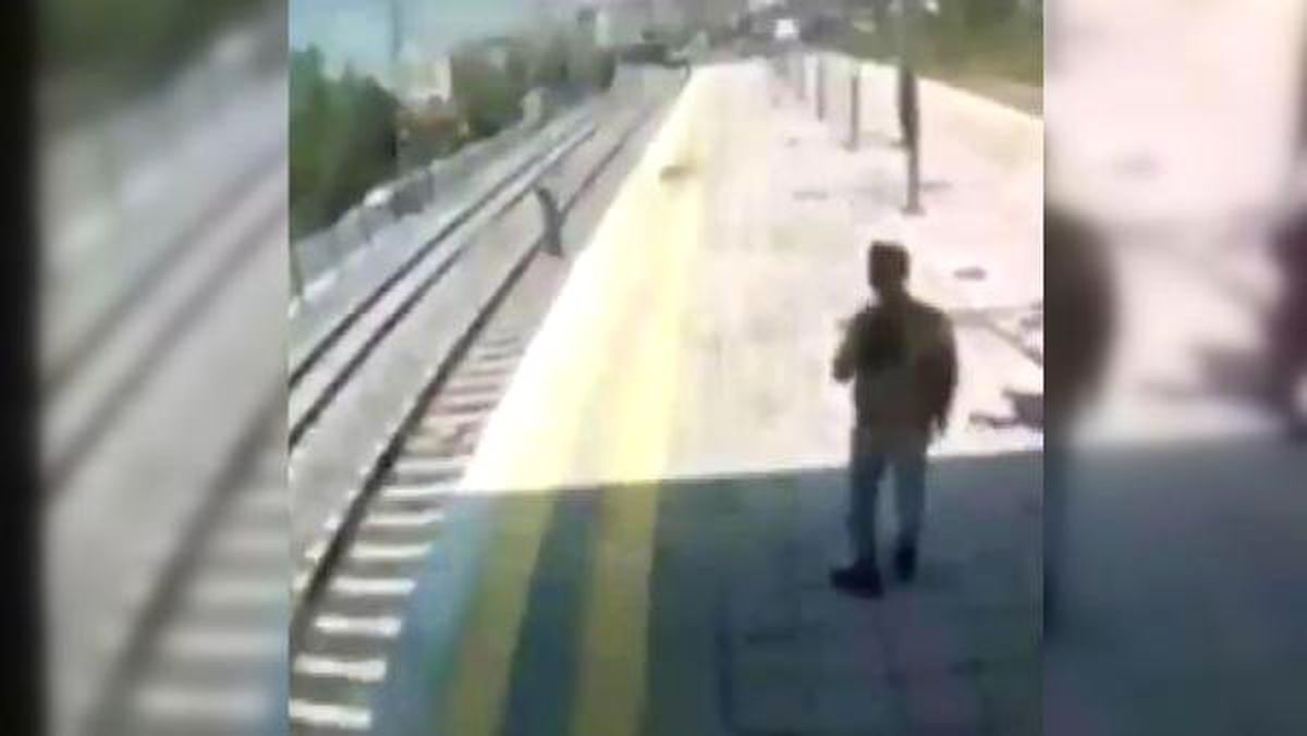 Küçükçekmece\'de İntihara Kalkışan Kadını Tren Önünden Son Anda Kurtardı