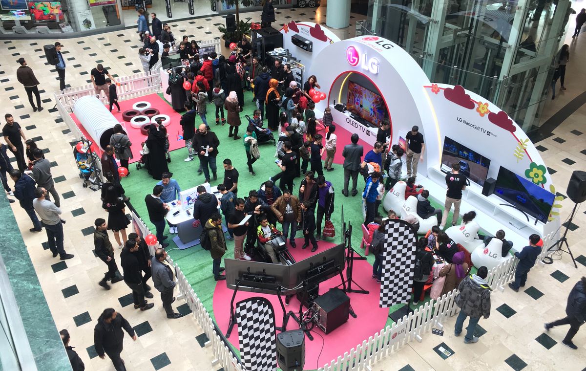 Lg, 8 Bin Çocuğu Eğlendirdi, 3.750 Parça Hediye Dağıttı