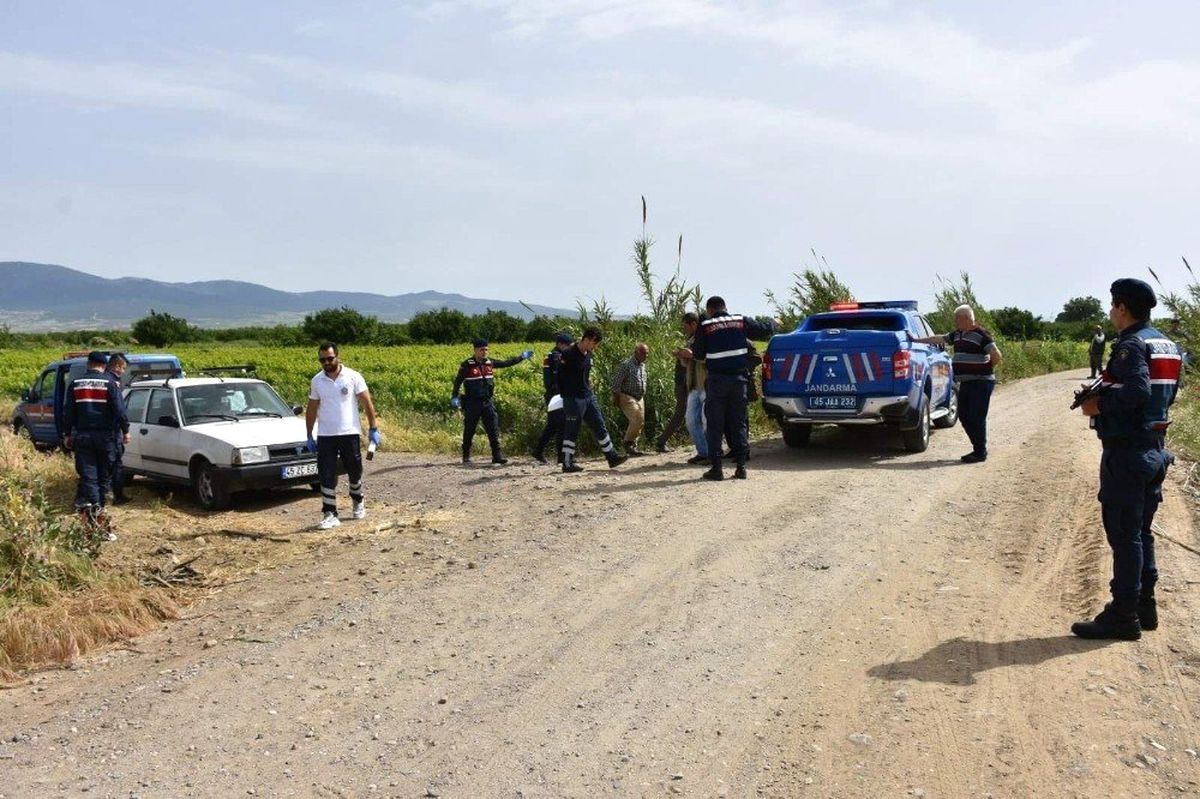 Manisa\'da Otomobilde Erkek Cesedi Bulundu